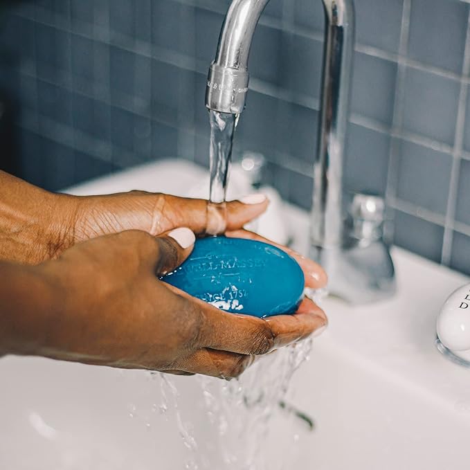 Caswell-Massey Newport Men’s Bar Soap, Sophisticated Marine Scent, Moisturizing Natural Body Wash for Bath, Face & Hands, Triple-Milled with Essential Oils, Plant-Based & Cruelty-Free, 5.8 oz